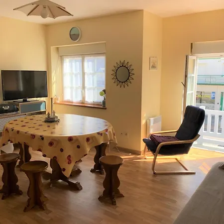 Centre De : 2 Chambres, Balcon Sud, Et Commerces A Proximite - Fr-1-482-112 *